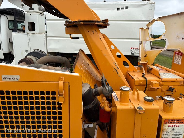 image for item EW1544 2015 Bandit Industries 990 wood chipper