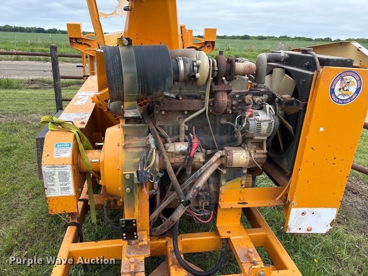 image for item EW1544 2015 Bandit Industries 990 wood chipper