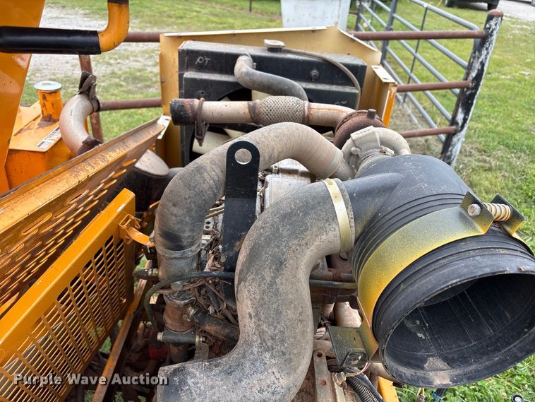 image for item EW1544 2015 Bandit Industries 990 wood chipper
