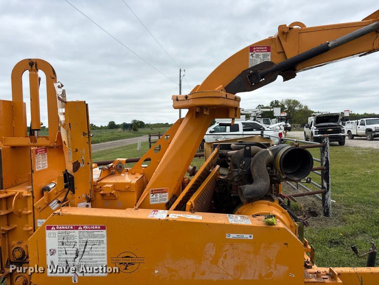image for item EW1544 2015 Bandit Industries 990 wood chipper