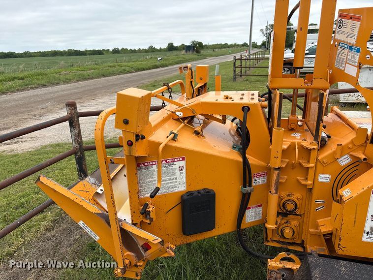 image for item EW1544 2015 Bandit Industries 990 wood chipper