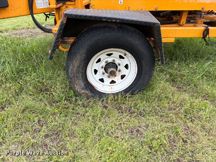 image for item EW1544 2015 Bandit Industries 990 wood chipper