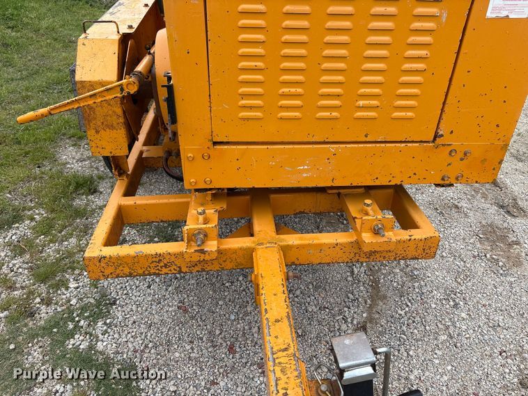 image for item EW1545 2015 Bandit Industries 990 wood chipper