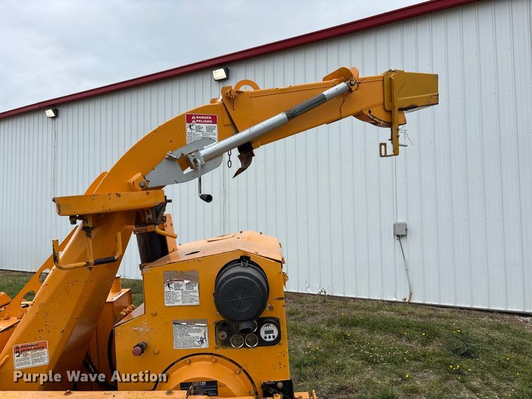 image for item EW1545 2015 Bandit Industries 990 wood chipper