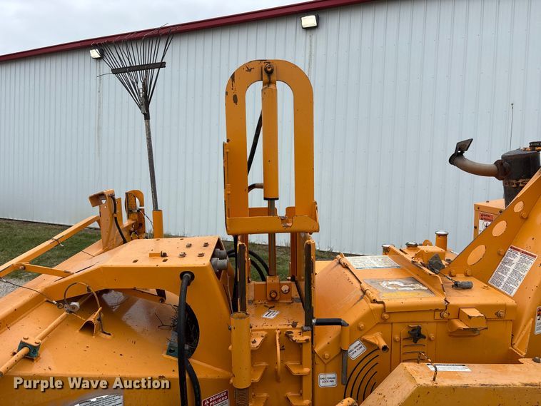 image for item EW1545 2015 Bandit Industries 990 wood chipper