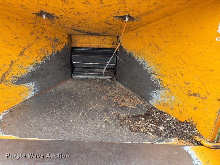 image for item EW1545 2015 Bandit Industries 990 wood chipper