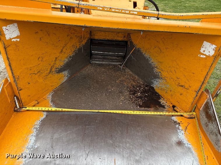 image for item EW1545 2015 Bandit Industries 990 wood chipper