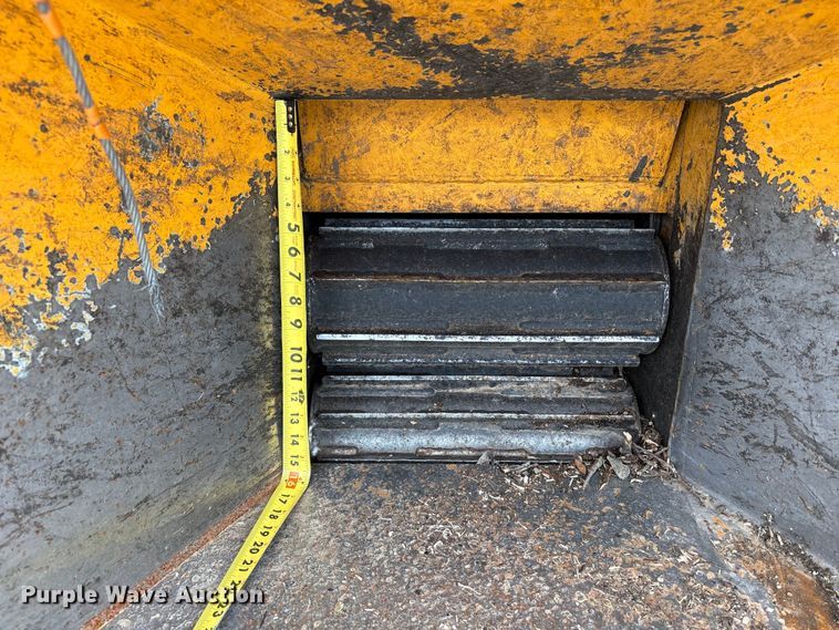 image for item EW1545 2015 Bandit Industries 990 wood chipper