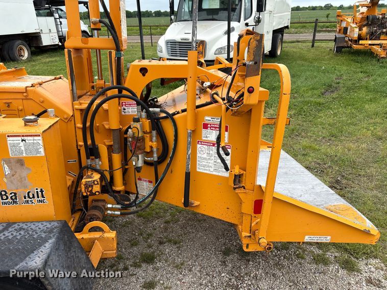 image for item EW1545 2015 Bandit Industries 990 wood chipper