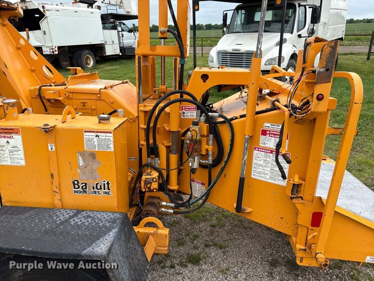 image for item EW1545 2015 Bandit Industries 990 wood chipper
