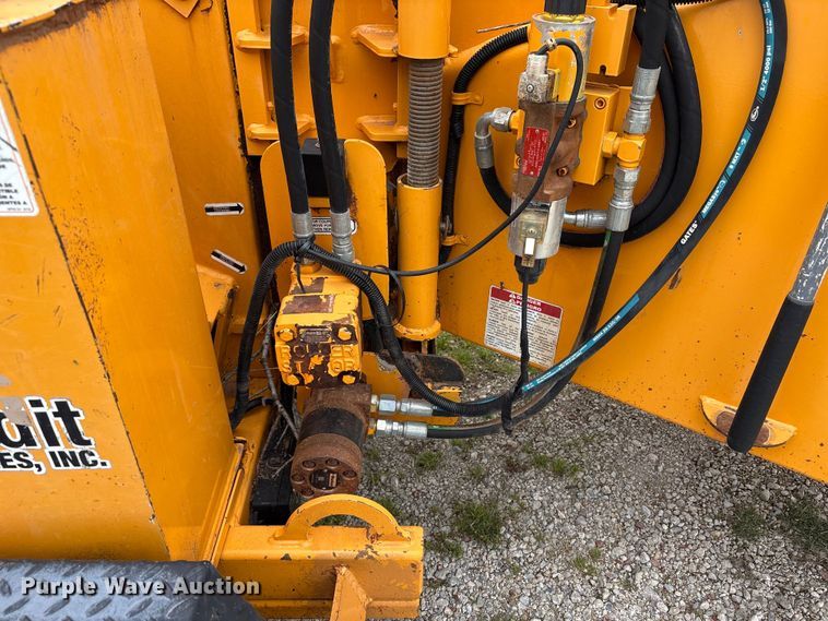 image for item EW1545 2015 Bandit Industries 990 wood chipper