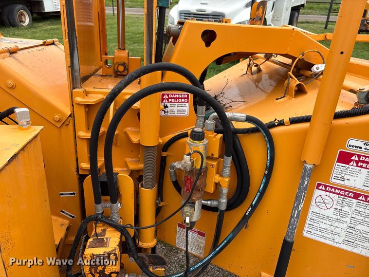 image for item EW1545 2015 Bandit Industries 990 wood chipper