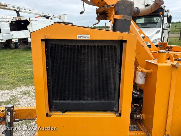 image for item EW1545 2015 Bandit Industries 990 wood chipper