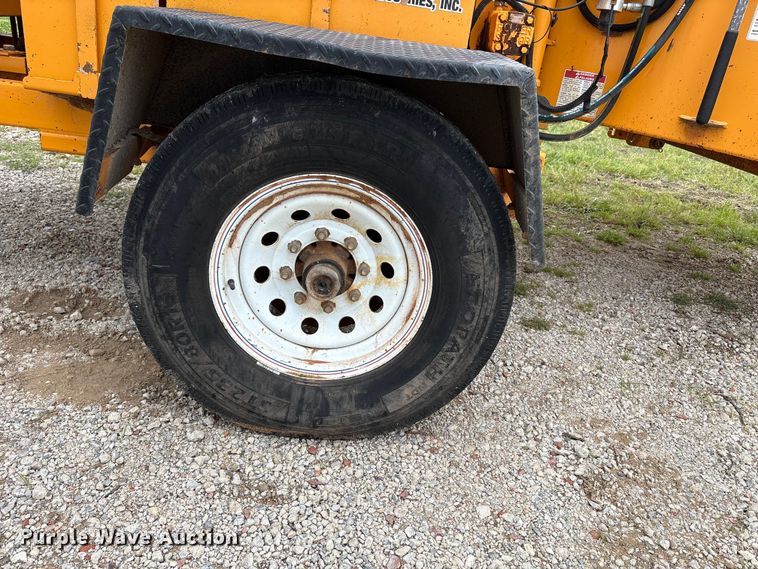 image for item EW1545 2015 Bandit Industries 990 wood chipper