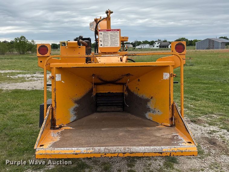 image for item EW1546 2014 Bandit Industries 990 wood chipper