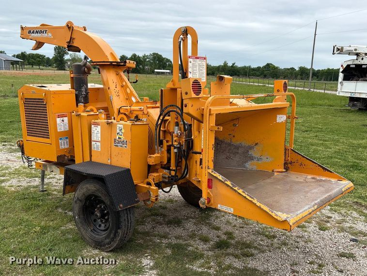 image for item EW1546 2014 Bandit Industries 990 wood chipper