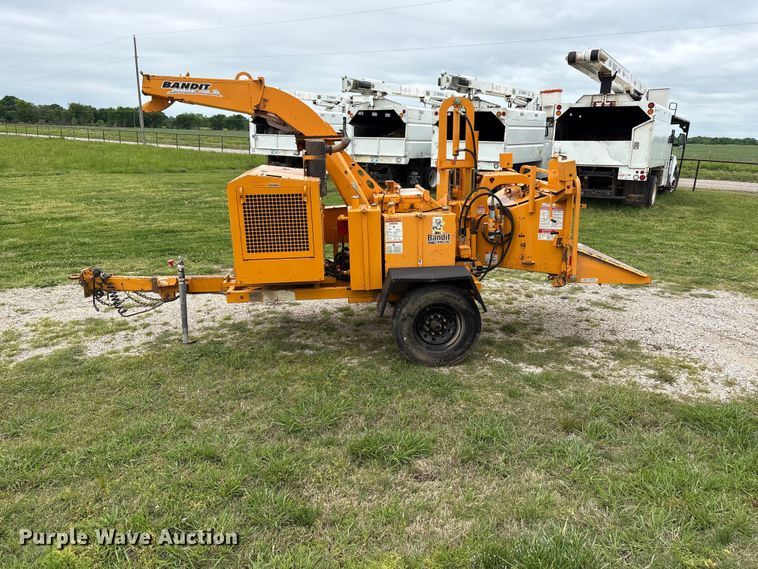 image for item EW1546 2014 Bandit Industries 990 wood chipper