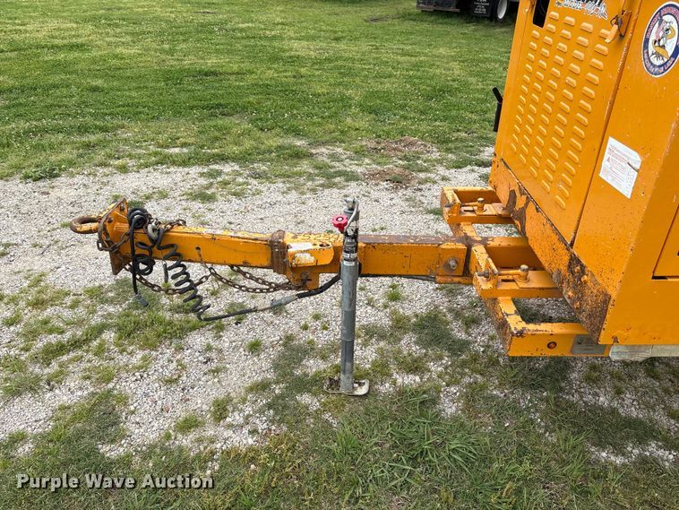 image for item EW1546 2014 Bandit Industries 990 wood chipper