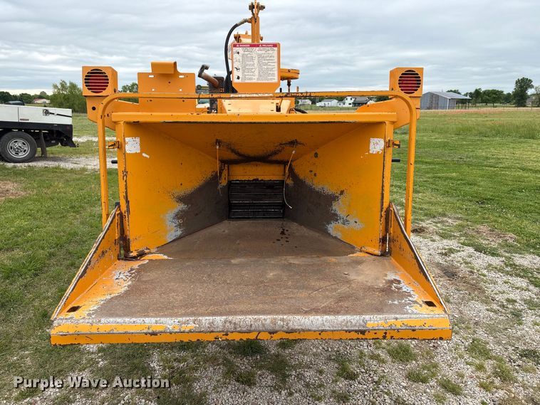 image for item EW1546 2014 Bandit Industries 990 wood chipper