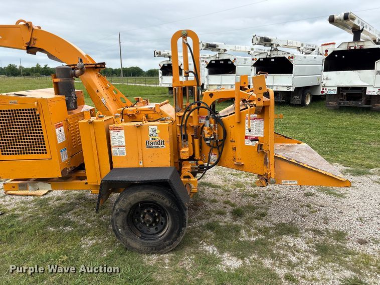 image for item EW1546 2014 Bandit Industries 990 wood chipper