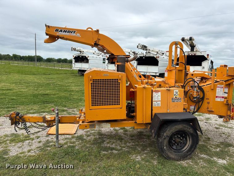 image for item EW1546 2014 Bandit Industries 990 wood chipper