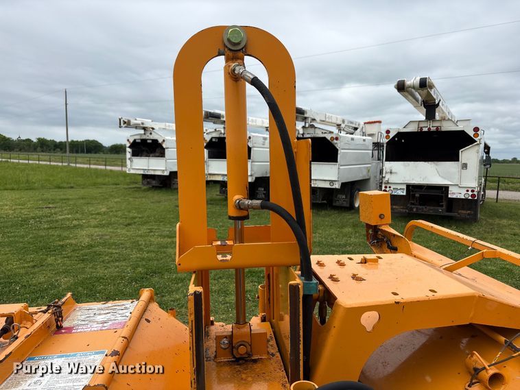 image for item EW1546 2014 Bandit Industries 990 wood chipper