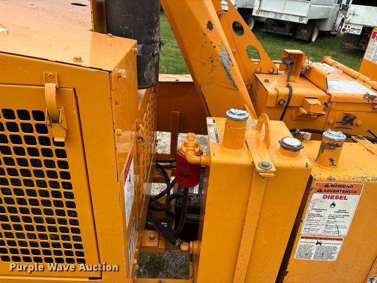 image for item EW1546 2014 Bandit Industries 990 wood chipper