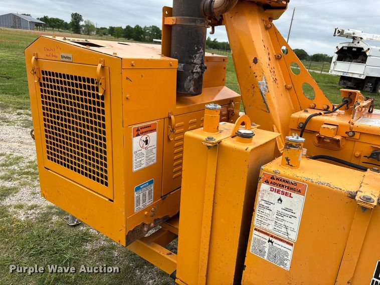 image for item EW1546 2014 Bandit Industries 990 wood chipper