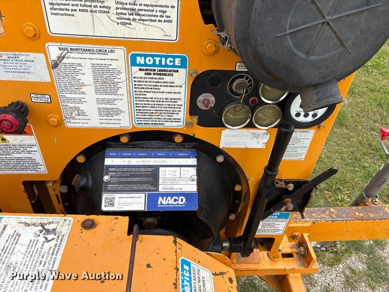 image for item EW1546 2014 Bandit Industries 990 wood chipper