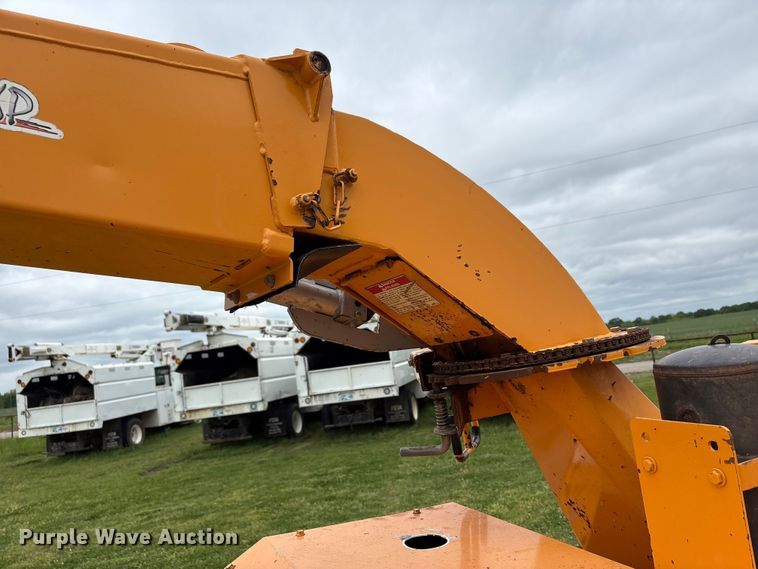 image for item EW1546 2014 Bandit Industries 990 wood chipper