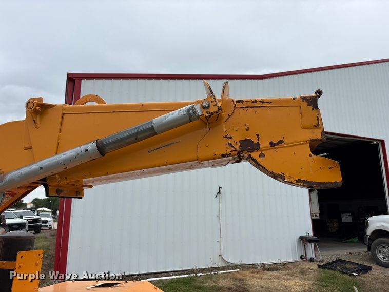 image for item EW1546 2014 Bandit Industries 990 wood chipper