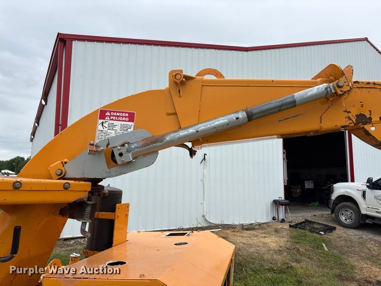 image for item EW1546 2014 Bandit Industries 990 wood chipper