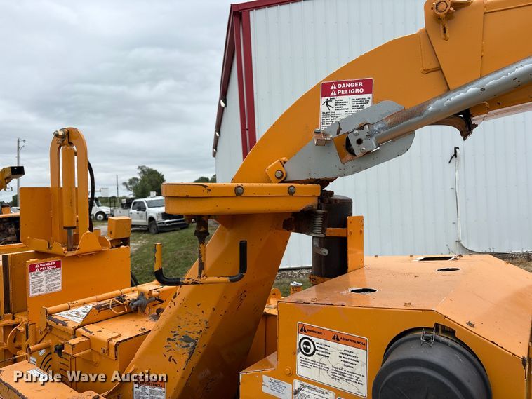 image for item EW1546 2014 Bandit Industries 990 wood chipper