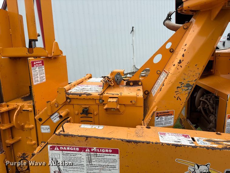 image for item EW1546 2014 Bandit Industries 990 wood chipper