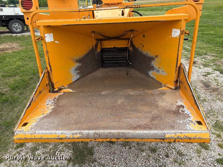 image for item EW1546 2014 Bandit Industries 990 wood chipper