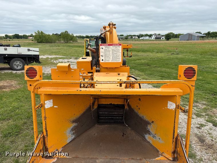 image for item EW1546 2014 Bandit Industries 990 wood chipper
