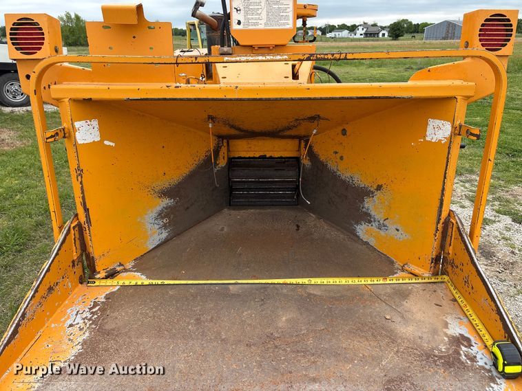 image for item EW1546 2014 Bandit Industries 990 wood chipper