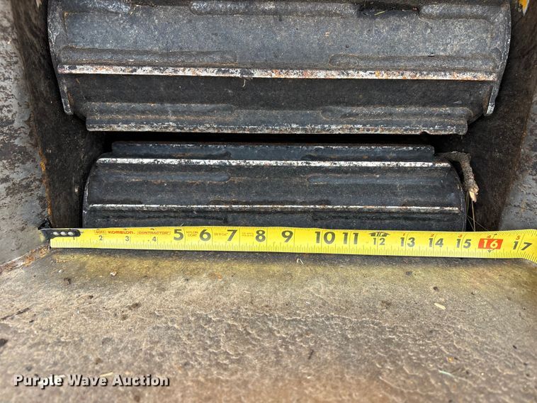 image for item EW1546 2014 Bandit Industries 990 wood chipper