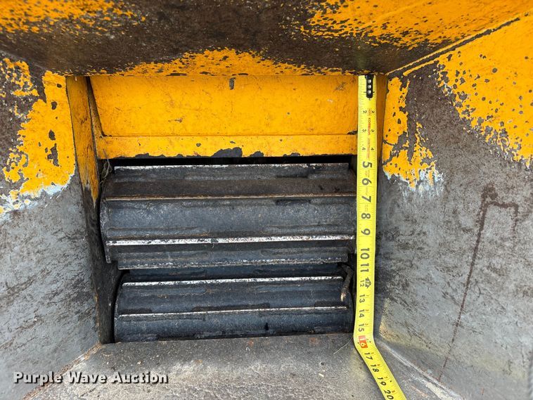 image for item EW1546 2014 Bandit Industries 990 wood chipper