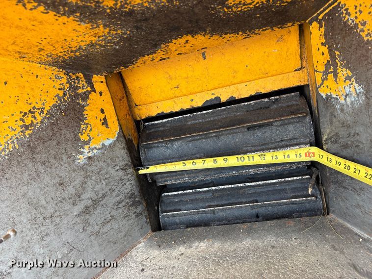 image for item EW1546 2014 Bandit Industries 990 wood chipper