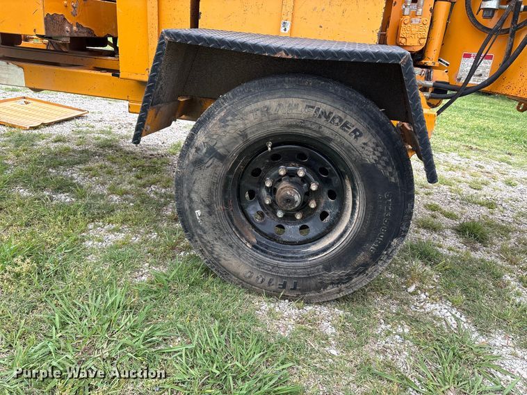 image for item EW1546 2014 Bandit Industries 990 wood chipper