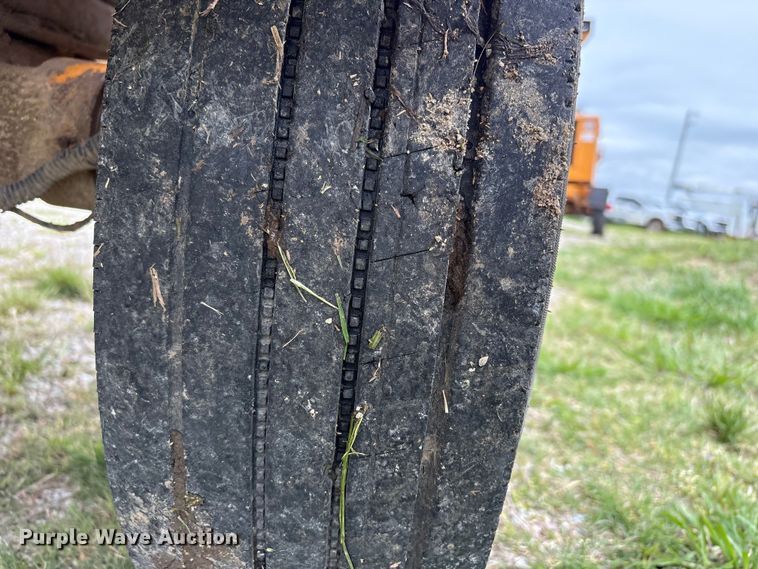 image for item EW1546 2014 Bandit Industries 990 wood chipper