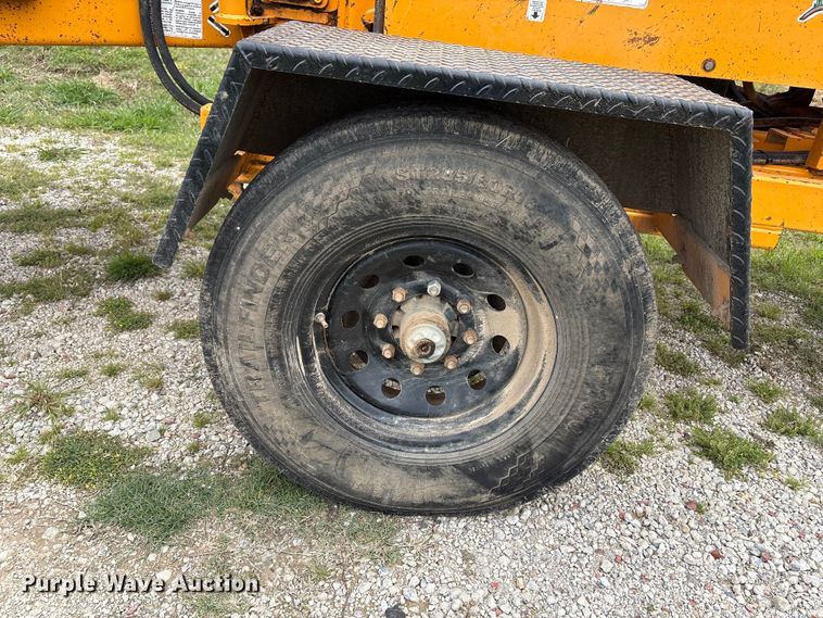 image for item EW1546 2014 Bandit Industries 990 wood chipper