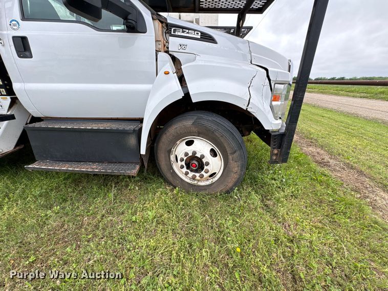 image for item EW1547 2019 Ford F750 Super Duty forestry bucket truck