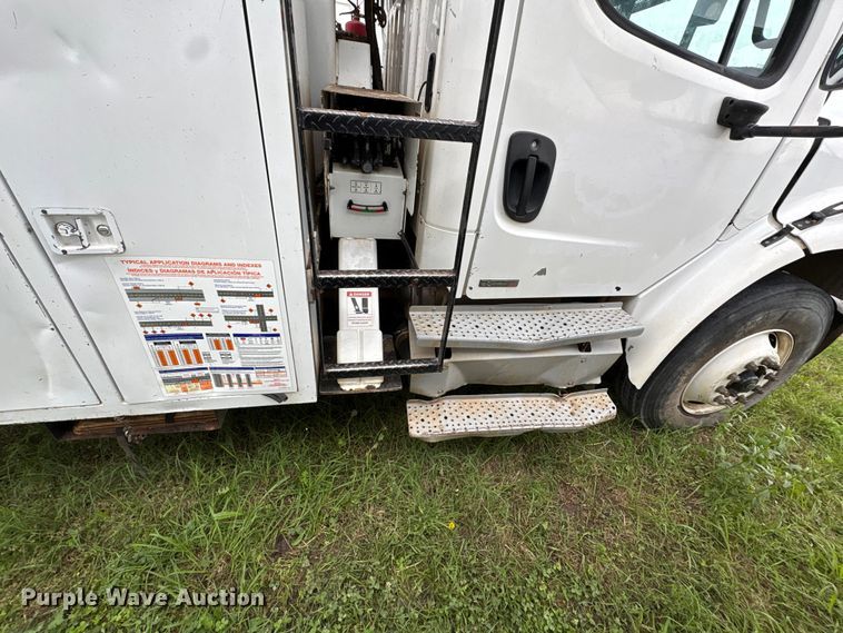 image for item EW1548 2011 Freightliner Business Class M2 forestry bucket truck