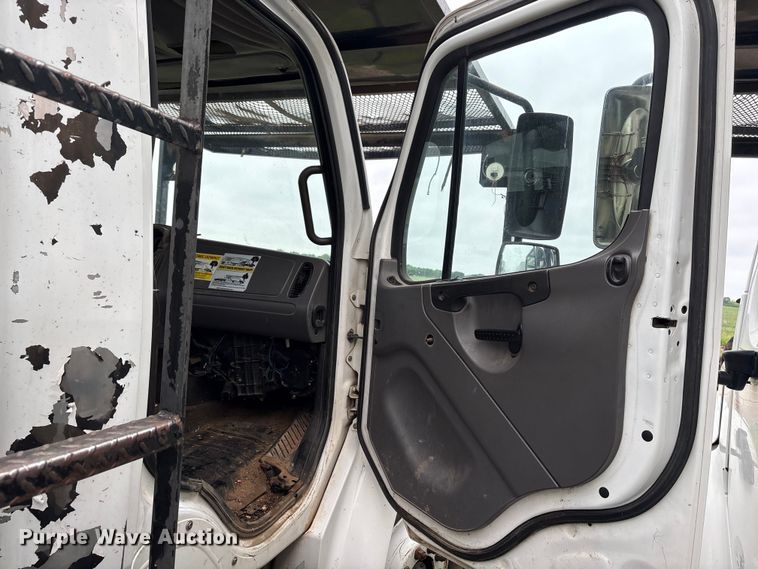 image for item EW1549 2011 Freightliner Business Class M2 forestry bucket truck