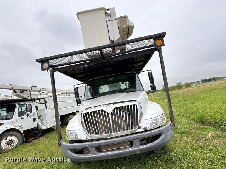 image for item EW1550 2009 International 4300 forestry bucket truck