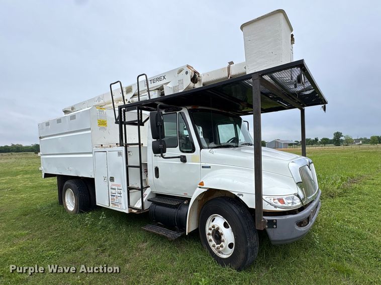 image for item EW1550 2009 International 4300 forestry bucket truck