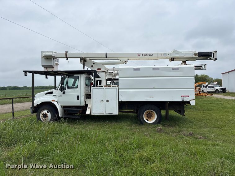 image for item EW1550 2009 International 4300 forestry bucket truck