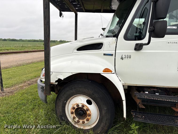 image for item EW1550 2009 International 4300 forestry bucket truck